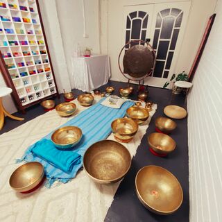 Tibetan Singing Bowl Sound Bath Meditation | Mat Creedon
