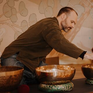 1 Hour Deep Healing Sound Bath: Tibetan Bowls & Gong | Mat Creedon
