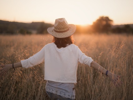 Learn About The Power Of A Healthy Financial Mindset - by Hannah Kristina