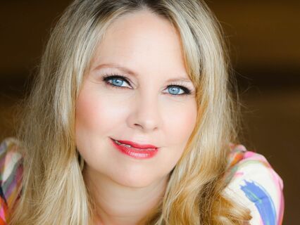 Ignite Your Manifesting Power: Unleash Abundance, Prosperity & Confidence - by Summer McStravick