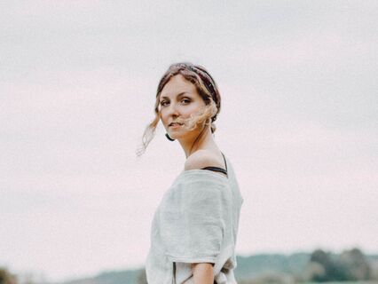 Take Up Space - A Neuroscience Reset For Voice, Body & Power - by Hannah Westphal