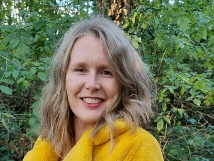 Comparison To Clarity: Release Stress And Embrace Authentic Expression - by Clare Downham