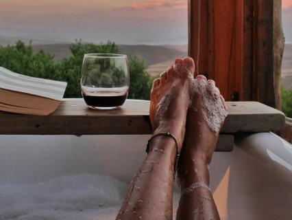 People Pleaser To Peaceful: Own Your Solitude Without Guilt - by Julia Johnson