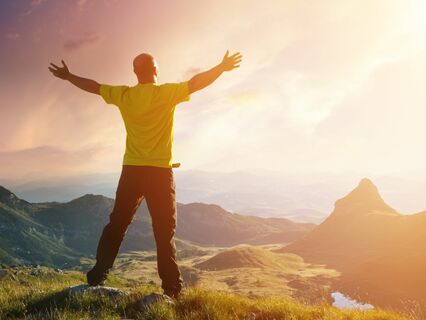 I Am the Universe: A Mantra Meditation For Self-Realization