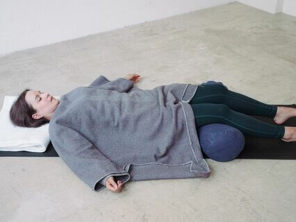 Achtsamkeitsübung & Savasana | Entspannung am Abend