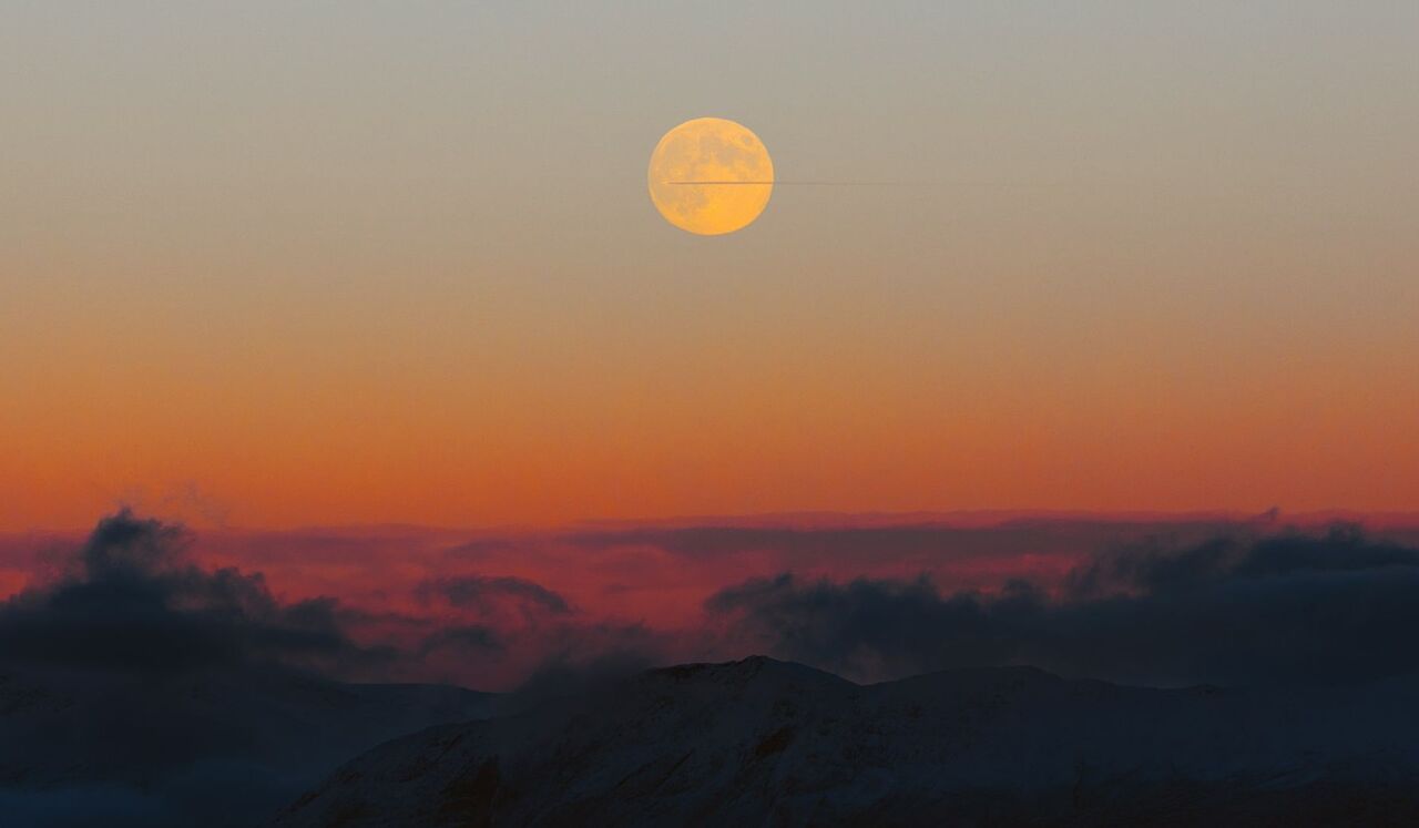 Connect With The Rhythms Of The Moon