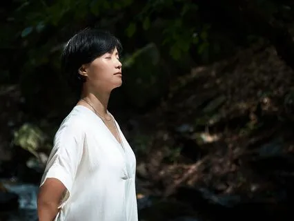 빛나는 아침 명상: 내면의 사랑과 긍정으로 에너지 충전하기