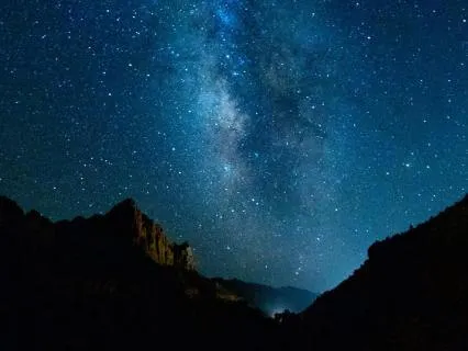 10-Hr Peaceful Sleep | Brown Noise & Abundance Affirmations