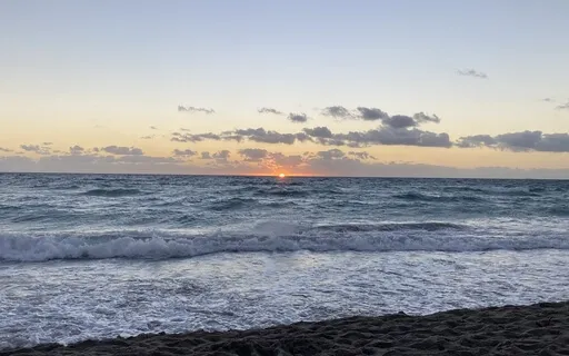 10 Min Guided Meditation & Pranayama (Yogic Breathing) 