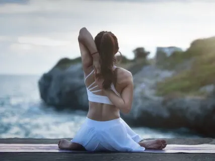 10-Minute Cloud Watching Practice To Feel Calm & Stable 