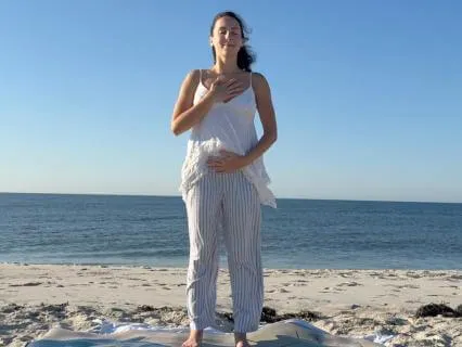 15 Mins Sunny Yoga Flow