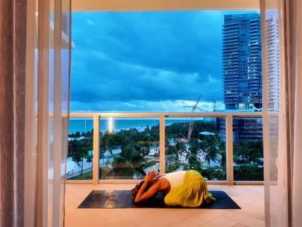 15-Minute Daily Yoga To De-Stress & Reset