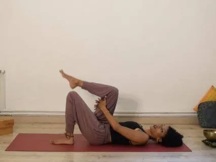 15-Minute Evening Yoga | Let Go And Find Space
