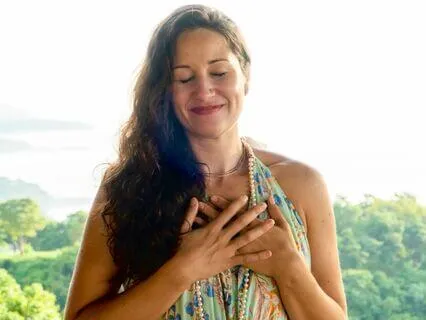 2 Minute Breathing Meditation (With Ocean Waves)