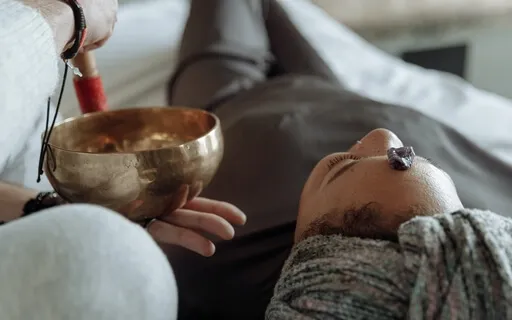 2 Minute Sound Bath With Crystal Singing Bowls