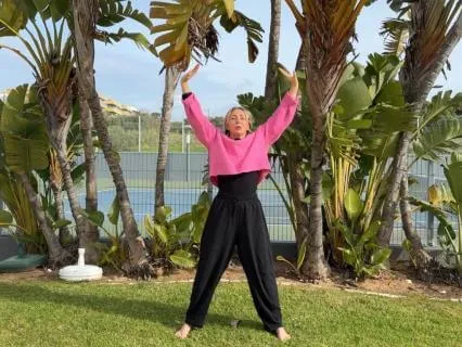25 Min Morning Qigong  | Tapping, Shaking and Breathwork