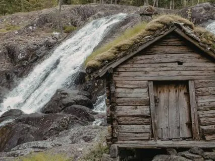 25-Minute Focus Sprint by the Waterfall