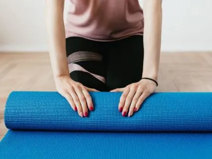 30-Minute Yoga Strength Flow With Gentle Core Flow