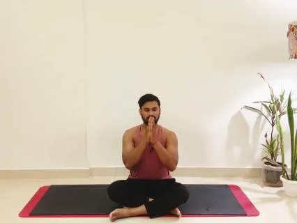 5-Minute Squeeze & Release Yoga Practice For Deep Relaxation