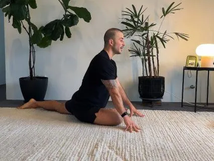 6 Min Hip Stretch Reset For WFH People