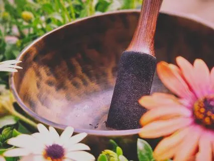 7 Chakra Balancing Meditation with Tibetan Singing Bowls