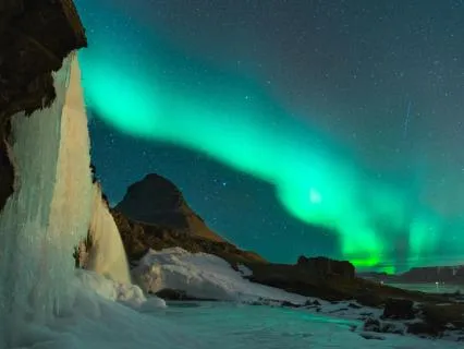 8-Hour Sleep Companion: Auroras