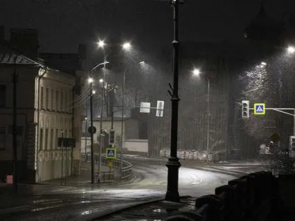 8-Hours Rain Binaural: Enveloping 3D Storm for Sleep