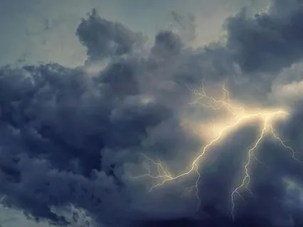 8 Hours Rain & Thunder: Cozy Rolling Storm Shadows