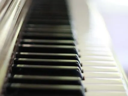 8 Hours White Noise For Sleep, Starting With Grand Piano