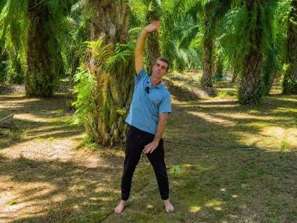 8-Minute Qigong To Unwind The Upper Body