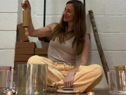 8 Minute Relaxing Sound Bath - Alchemy Crystal Singing Bowls