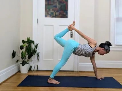 8-Minute Yoga Flow to Quiet Your Mind Fast