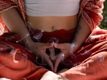 9-Minute Gentle Womb Connection