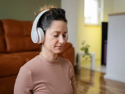 963 Hz Solfeggio Frequency - Connection To The Cosmos