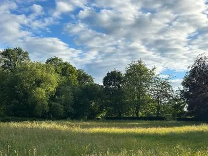 A 10-Minute Grounding Meditation For The Present Moment