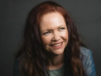 A 3-Minute Humming Meditation For Root Chakra Activation