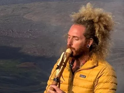 A Gentle Stream Of Love (Native American Flute Meditation)