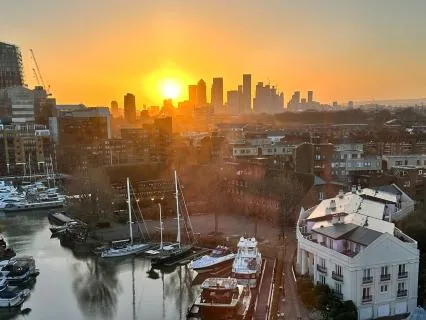 A London Morning: A Postcard On Letting Your Light Shine