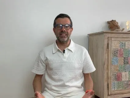 A Posição das Mãos Na Meditação