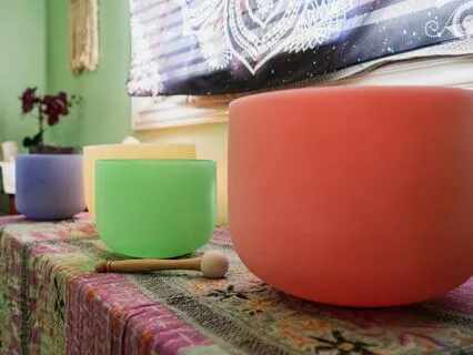 A Soundscape For Deep Relaxation: Crystal Bowls & Rain