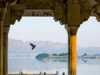 Aakaar Uukaar Mmkaar - Aum Chanting
