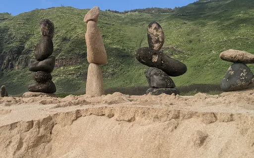 @2:50 - Ten-Minute Mindfulness - Observing The Body