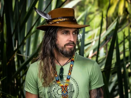 Aue I O Aroha (Live On Crystal Mountain)