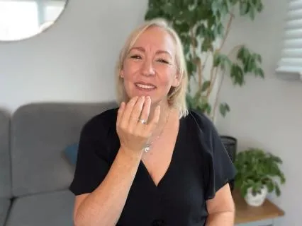 Feminine Magnetism: EFT Tapping For Ease And Attraction