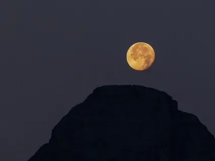 Bedtime Moon Salutation Yin Yoga Practice