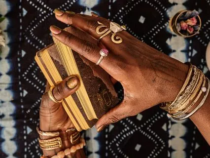 Before Drawing An Oracle Or Tarot Card Meditation