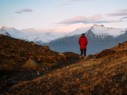 Between Stillness & Action: A Meditation For The New Moon In Aries