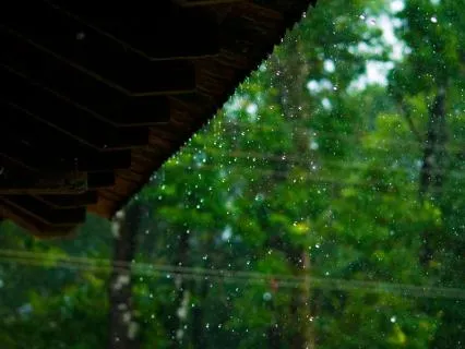 Binaural Beats & Rain For Deep Sleep