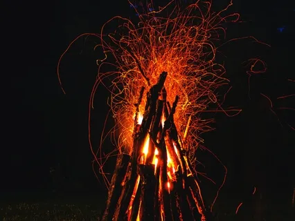 Binaural Delta With Crackling Fire & Wind Sounds
