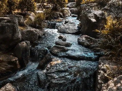 Body Of Water: Gravity, Fluidity And Spaciousness 